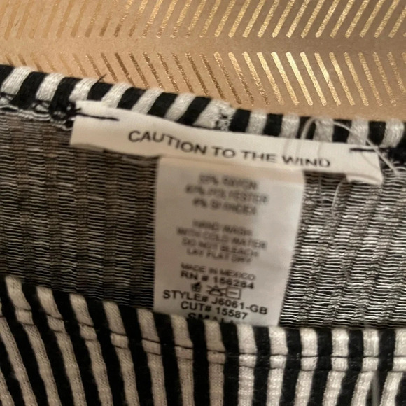 CAUTION TO THE WIND~BLOUSE~SM - Picture 4 of 5